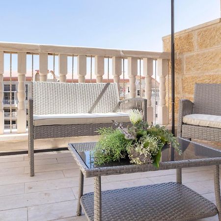 Stylish 1 Bedrooms Parking At City Gate Yerusalem Bagian luar foto